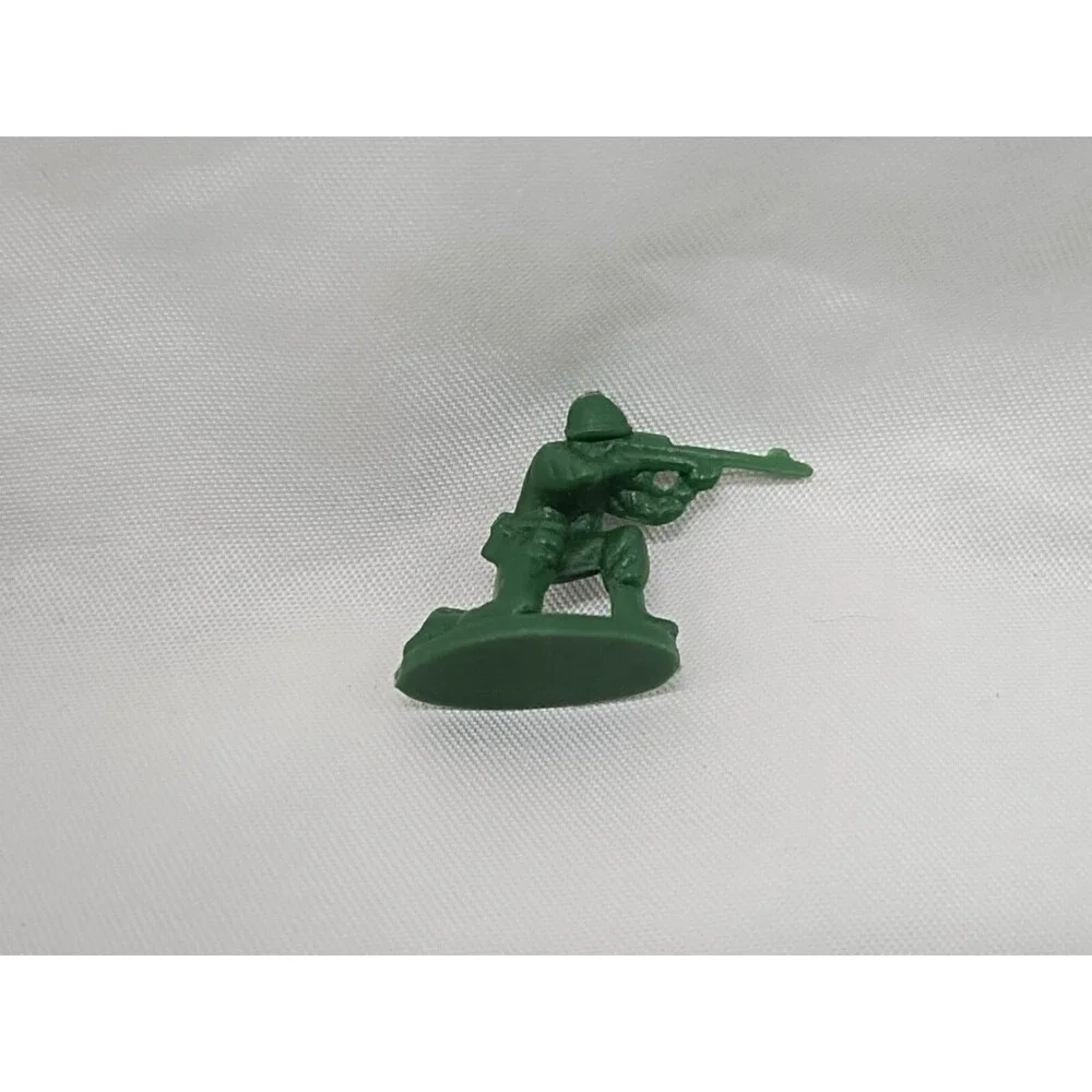Lot Of (32) Tim Tee Green Army Men Soldier Toys 1/2-1